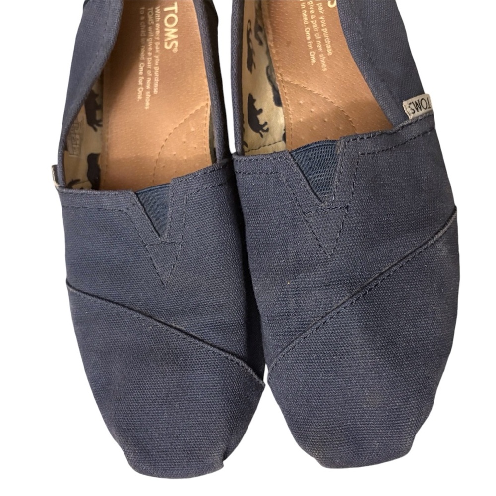 Navy Blue Toms with Animal print inside womenβs size 10
